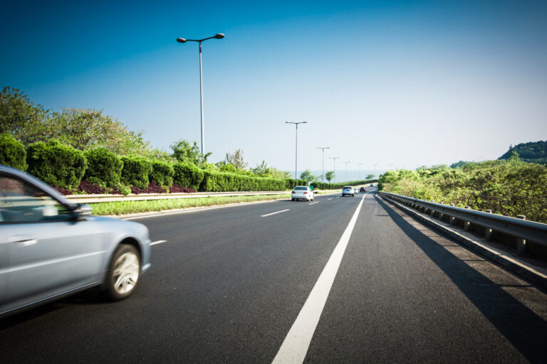 Les bonnes pratiques pour conduire en sécurité sur l'autoroute